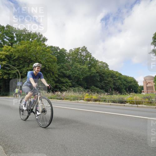 14.09.2025 - Stadtparktriathlon Michael Burmester http://msf.ph/oto/8892729 14.09.2025 11:21:50 Radfahren 828, 873, 927, 945, 981 meine-sportfotos.de