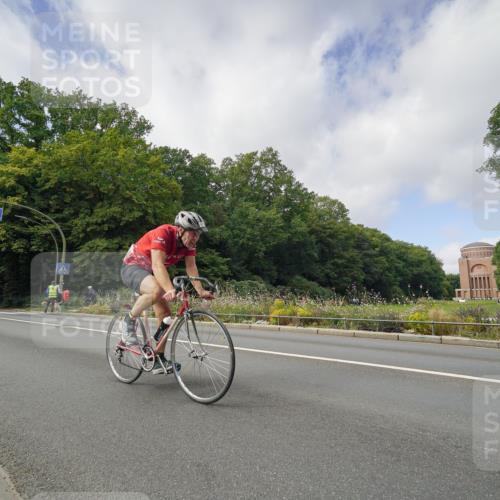 14.09.2025 - Stadtparktriathlon Michael Burmester http://msf.ph/oto/8892732 14.09.2025 11:21:55 Radfahren 828, 873, 945, 978, 981 meine-sportfotos.de