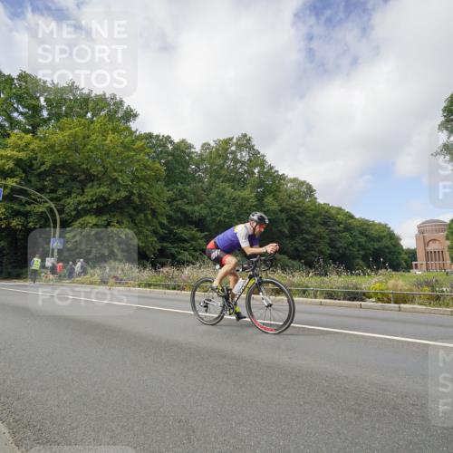 14.09.2025 - Stadtparktriathlon Michael Burmester http://msf.ph/oto/8892742 14.09.2025 11:22:14 Radfahren 842, 855, 929, 952, 964, 972, 997, 1007, 1014 meine-sportfotos.de