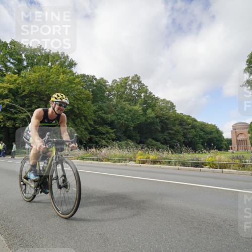 14.09.2025 - Stadtparktriathlon Michael Burmester http://msf.ph/oto/8892748 14.09.2025 11:22:24 Radfahren 850, 880, 997 meine-sportfotos.de