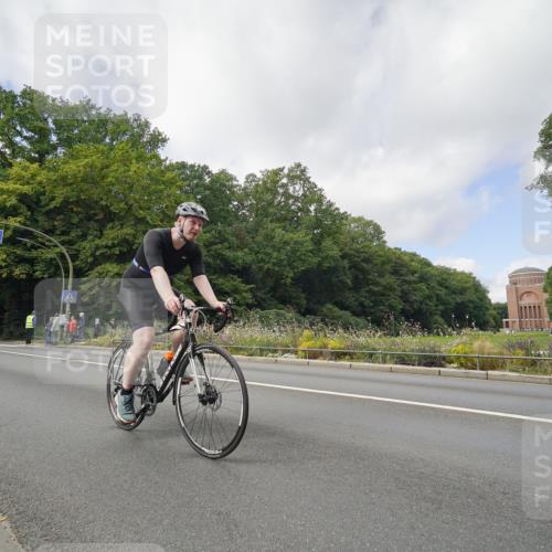 14.09.2025 - Stadtparktriathlon Michael Burmester http://msf.ph/oto/8892772 14.09.2025 11:23:06 Radfahren 829, 851, 882, 920, 946, 948, 963 meine-sportfotos.de