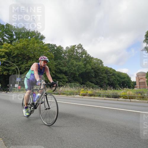 14.09.2025 - Stadtparktriathlon Michael Burmester http://msf.ph/oto/8892775 14.09.2025 11:23:17 Radfahren 886, 946 meine-sportfotos.de