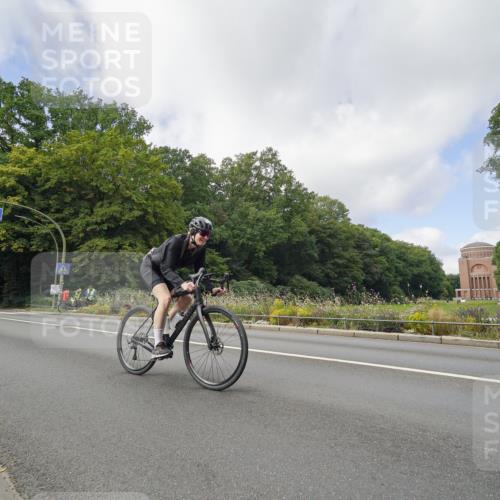 14.09.2025 - Stadtparktriathlon Michael Burmester http://msf.ph/oto/8892779 14.09.2025 11:23:35 Radfahren 849, 858, 888, 966 meine-sportfotos.de
