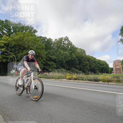 14.09.2025 - Stadtparktriathlon Michael Burmester http://msf.ph/oto/8892790 14.09.2025 11:23:50 Radfahren 824, 893, 936, 940, 943, 994, 1005, 1008, 1011 meine-sportfotos.de