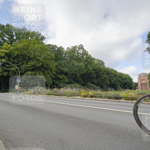 14.09.2025 - Stadtparktriathlon Michael Burmester http://msf.ph/oto/8892801 14.09.2025 11:24:05 Radfahren 823, 876, 878, 894, 895, 915, 924, 970, 986, 987 meine-sportfotos.de
