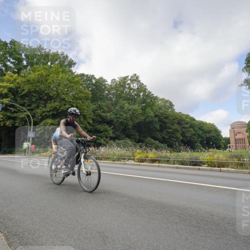 14.09.2025 - Stadtparktriathlon Michael Burmester http://msf.ph/oto/8892803 14.09.2025 11:24:08 Radfahren 823, 876, 894, 895, 915, 924, 970, 987 meine-sportfotos.de