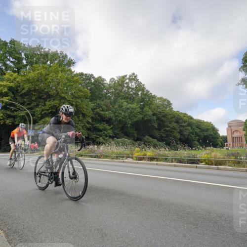 14.09.2025 - Stadtparktriathlon Michael Burmester http://msf.ph/oto/8892804 14.09.2025 11:24:12 Radfahren 823, 894, 924, 968, 970 meine-sportfotos.de