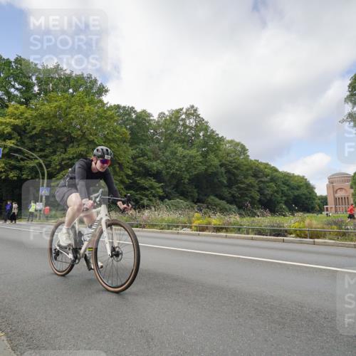 14.09.2025 - Stadtparktriathlon Michael Burmester http://msf.ph/oto/8892809 14.09.2025 11:24:24 Radfahren 968, 980 meine-sportfotos.de