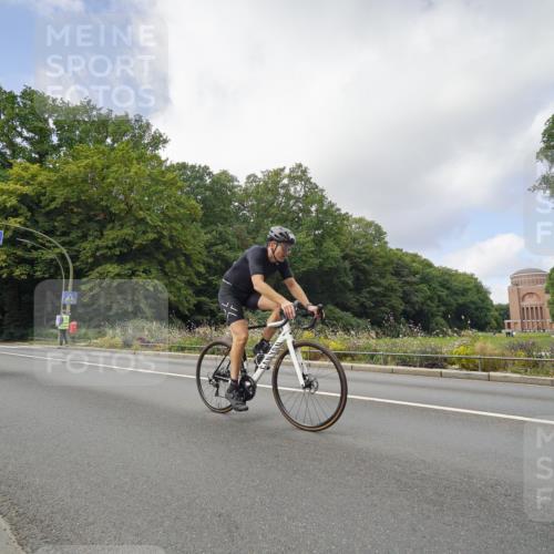 14.09.2025 - Stadtparktriathlon Michael Burmester http://msf.ph/oto/8892810 14.09.2025 11:24:41 Radfahren 756, 877, 900, 962 meine-sportfotos.de