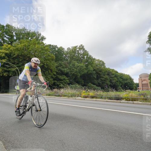 14.09.2025 - Stadtparktriathlon Michael Burmester http://msf.ph/oto/8892813 14.09.2025 11:24:47 Radfahren 756, 877, 900, 950, 962, 967 meine-sportfotos.de