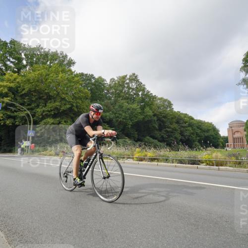 14.09.2025 - Stadtparktriathlon Michael Burmester http://msf.ph/oto/8892825 14.09.2025 11:25:39 Radfahren 826, 837, 852, 919, 992, 1000 meine-sportfotos.de