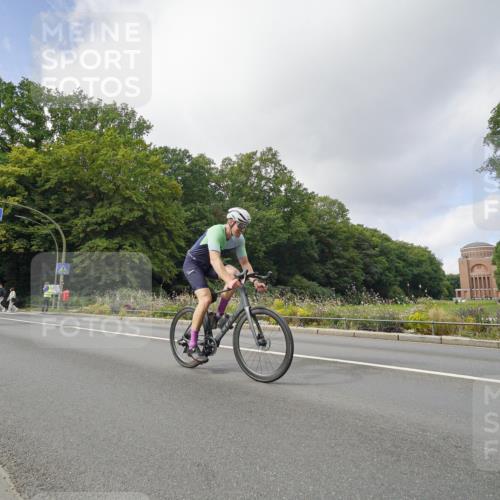 14.09.2025 - Stadtparktriathlon Michael Burmester http://msf.ph/oto/8892826 14.09.2025 11:25:41 Radfahren 826, 837, 852, 919, 1000 meine-sportfotos.de
