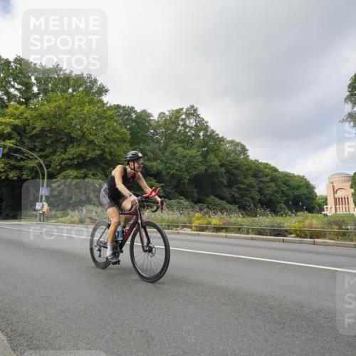14.09.2025 - Stadtparktriathlon Michael Burmester http://msf.ph/oto/8892833 14.09.2025 11:26:09 Radfahren 835, 930, 951, 1006 meine-sportfotos.de