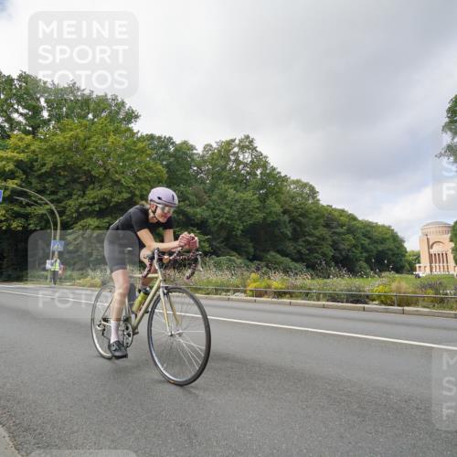 14.09.2025 - Stadtparktriathlon Michael Burmester http://msf.ph/oto/8892834 14.09.2025 11:26:12 Radfahren 835, 930, 951 meine-sportfotos.de