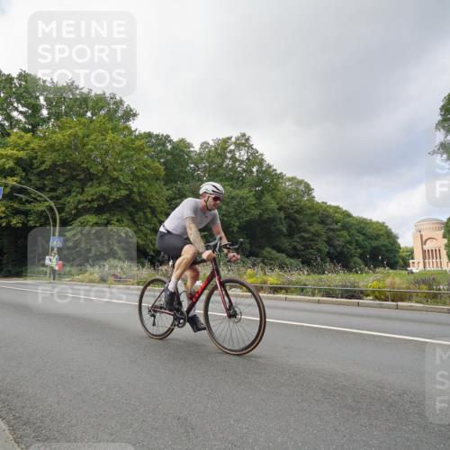 14.09.2025 - Stadtparktriathlon Michael Burmester http://msf.ph/oto/8892836 14.09.2025 11:26:15 Radfahren 835, 930, 951 meine-sportfotos.de