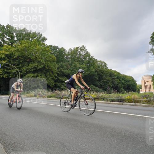 14.09.2025 - Stadtparktriathlon Michael Burmester http://msf.ph/oto/8892837 14.09.2025 11:26:24 Radfahren 846, 902, 926, 934, 935, 993, 1015 meine-sportfotos.de