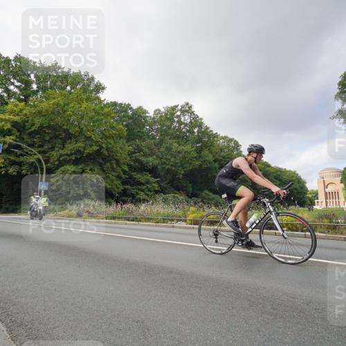 14.09.2025 - Stadtparktriathlon Michael Burmester http://msf.ph/oto/8892841 14.09.2025 11:26:28 Radfahren 846, 902, 926, 934, 935, 993, 1015 meine-sportfotos.de