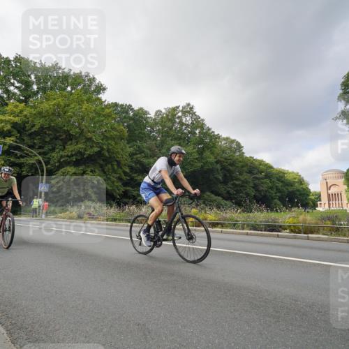 14.09.2025 - Stadtparktriathlon Michael Burmester http://msf.ph/oto/8892848 14.09.2025 11:26:40 Radfahren 905, 911, 914, 931, 942, 961, 976 meine-sportfotos.de