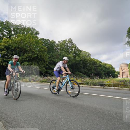 14.09.2025 - Stadtparktriathlon Michael Burmester http://msf.ph/oto/8892859 14.09.2025 11:27:19 Radfahren 836, 838, 867, 874, 947, 979, 996 meine-sportfotos.de