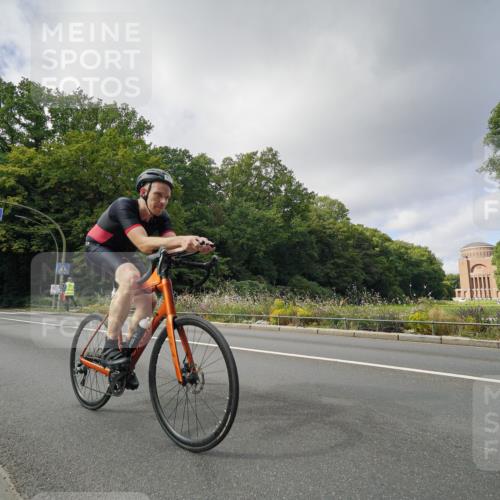 14.09.2025 - Stadtparktriathlon Michael Burmester http://msf.ph/oto/8892863 14.09.2025 11:27:25 Radfahren 838, 867, 874, 947, 979, 996 meine-sportfotos.de