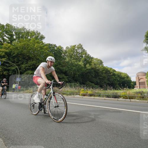 14.09.2025 - Stadtparktriathlon Michael Burmester http://msf.ph/oto/8892884 14.09.2025 11:27:54 Radfahren 833, 848, 853, 872, 890, 897, 916, 1009 meine-sportfotos.de