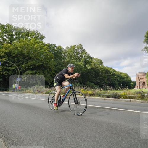 14.09.2025 - Stadtparktriathlon Michael Burmester http://msf.ph/oto/8892885 14.09.2025 11:27:55 Radfahren 833, 848, 853, 872, 890, 897, 916, 1009 meine-sportfotos.de