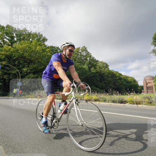 14.09.2025 - Stadtparktriathlon Michael Burmester http://msf.ph/oto/8892888 14.09.2025 11:28:00 Radfahren 848, 890, 897, 916, 925, 941 meine-sportfotos.de