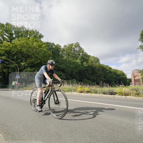 14.09.2025 - Stadtparktriathlon Michael Burmester http://msf.ph/oto/8892891 14.09.2025 11:28:08 Radfahren 854, 925, 941 meine-sportfotos.de
