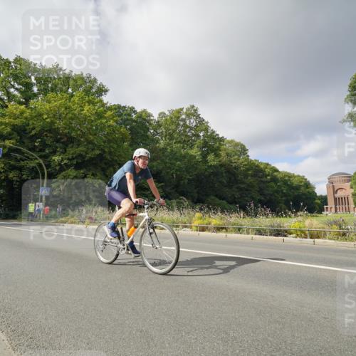 14.09.2025 - Stadtparktriathlon Michael Burmester http://msf.ph/oto/8892892 14.09.2025 11:28:13 Radfahren 854, 925, 1012 meine-sportfotos.de