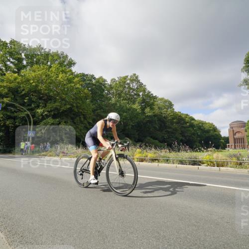 14.09.2025 - Stadtparktriathlon Michael Burmester http://msf.ph/oto/8892894 14.09.2025 11:28:19 Radfahren 1012 meine-sportfotos.de