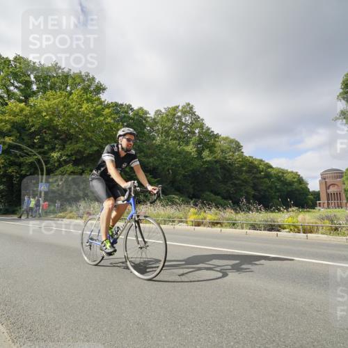 14.09.2025 - Stadtparktriathlon Michael Burmester http://msf.ph/oto/8892895 14.09.2025 11:28:29 Radfahren 861, 975 meine-sportfotos.de