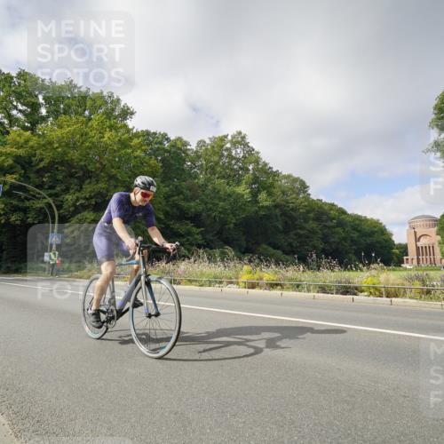 14.09.2025 - Stadtparktriathlon Michael Burmester http://msf.ph/oto/8892909 14.09.2025 11:29:27 Radfahren 827, 937 meine-sportfotos.de
