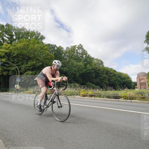 14.09.2025 - Stadtparktriathlon Michael Burmester http://msf.ph/oto/8892919 14.09.2025 11:30:10 Radfahren 828, 870, 918, 921, 955 meine-sportfotos.de