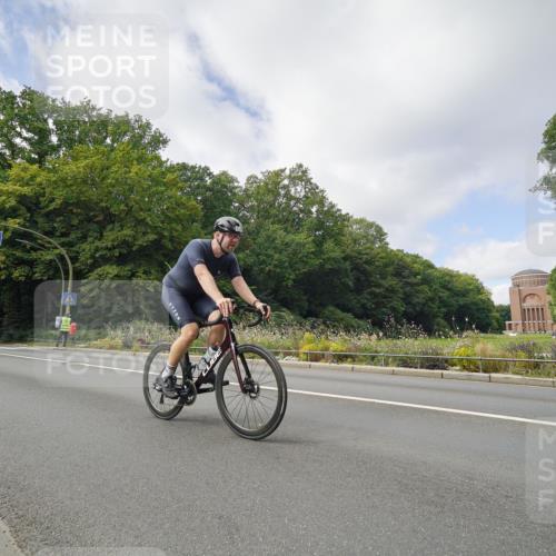 14.09.2025 - Stadtparktriathlon Michael Burmester http://msf.ph/oto/8892920 14.09.2025 11:30:11 Radfahren 828, 870, 918, 921, 939, 955 meine-sportfotos.de