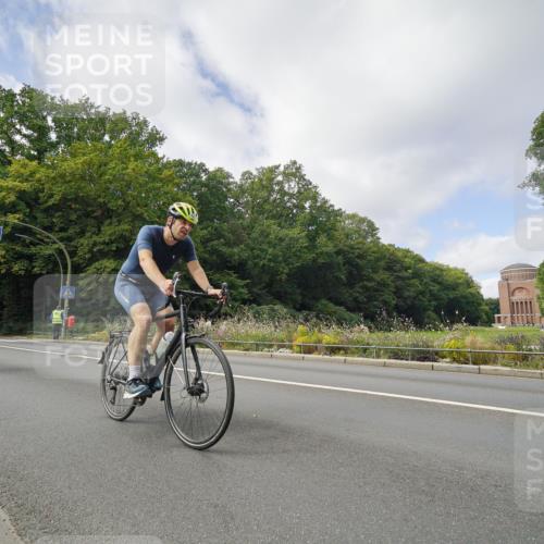 14.09.2025 - Stadtparktriathlon Michael Burmester http://msf.ph/oto/8892922 14.09.2025 11:30:12 Radfahren 828, 870, 918, 921, 939, 955 meine-sportfotos.de