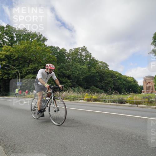 14.09.2025 - Stadtparktriathlon Michael Burmester http://msf.ph/oto/8892924 14.09.2025 11:30:15 Radfahren 828, 870, 918, 921, 939, 955 meine-sportfotos.de