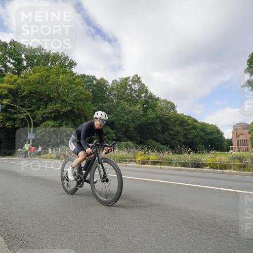 14.09.2025 - Stadtparktriathlon Michael Burmester http://msf.ph/oto/8892927 14.09.2025 11:30:25 Radfahren 927, 939, 963 meine-sportfotos.de
