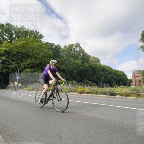 14.09.2025 - Stadtparktriathlon Michael Burmester http://msf.ph/oto/8892933 14.09.2025 11:30:37 Radfahren 822, 829, 850, 855, 952, 960, 1014 meine-sportfotos.de
