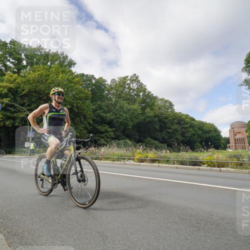14.09.2025 - Stadtparktriathlon Michael Burmester http://msf.ph/oto/8892935 14.09.2025 11:30:40 Radfahren 822, 829, 850, 855, 952, 960, 1014 meine-sportfotos.de
