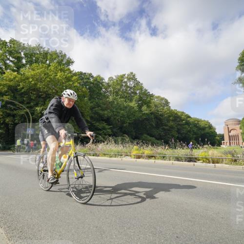 14.09.2025 - Stadtparktriathlon Michael Burmester http://msf.ph/oto/8892968 14.09.2025 11:32:05 Radfahren 877, 878, 900, 915 meine-sportfotos.de