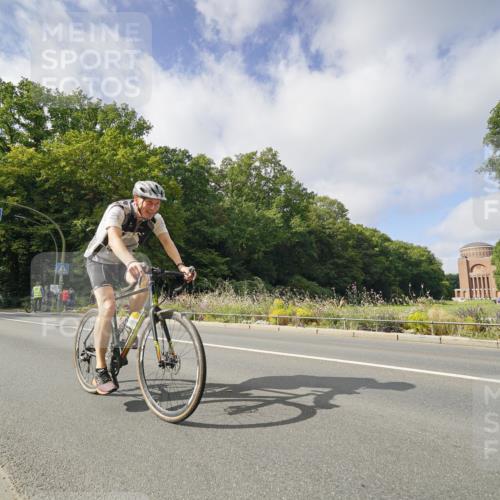 14.09.2025 - Stadtparktriathlon Michael Burmester http://msf.ph/oto/8892971 14.09.2025 11:32:07 Radfahren 877, 878, 900, 915, 966 meine-sportfotos.de