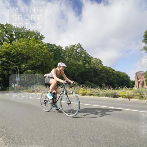 14.09.2025 - Stadtparktriathlon Michael Burmester http://msf.ph/oto/8892983 14.09.2025 11:32:46 Radfahren 936, 950, 967, 986, 994 meine-sportfotos.de
