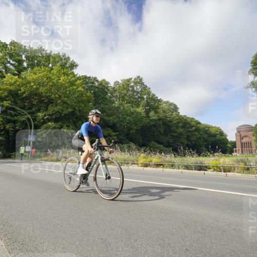 14.09.2025 - Stadtparktriathlon Michael Burmester http://msf.ph/oto/8892986 14.09.2025 11:32:54 Radfahren 936, 994 meine-sportfotos.de
