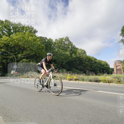 14.09.2025 - Stadtparktriathlon Michael Burmester http://msf.ph/oto/8892988 14.09.2025 11:33:04 Radfahren 843, 970 meine-sportfotos.de