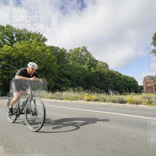 14.09.2025 - Stadtparktriathlon Michael Burmester http://msf.ph/oto/8892997 14.09.2025 11:33:25 Radfahren 824, 839, 946, 962, 980, 1006, 1008, 1067 meine-sportfotos.de