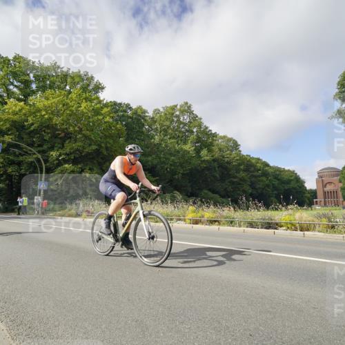 14.09.2025 - Stadtparktriathlon Michael Burmester http://msf.ph/oto/8893000 14.09.2025 11:33:29 Radfahren 824, 839, 962, 980, 1006, 1008, 1067 meine-sportfotos.de
