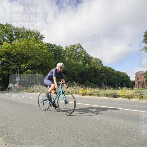 14.09.2025 - Stadtparktriathlon Michael Burmester http://msf.ph/oto/8893003 14.09.2025 11:33:33 Radfahren 839, 951, 962, 1006, 1008, 1069 meine-sportfotos.de