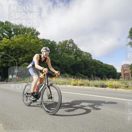 14.09.2025 - Stadtparktriathlon Michael Burmester http://msf.ph/oto/8893004 14.09.2025 11:33:39 Radfahren 951, 1006, 1069 meine-sportfotos.de