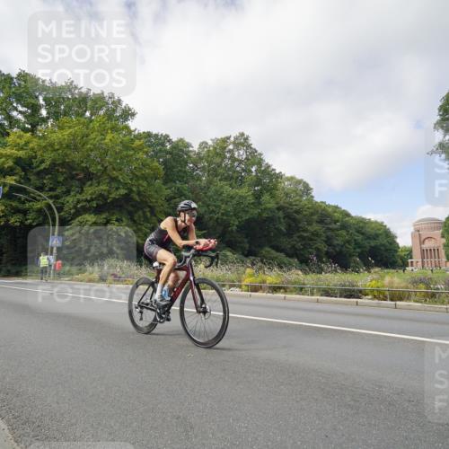 14.09.2025 - Stadtparktriathlon Michael Burmester http://msf.ph/oto/8893007 14.09.2025 11:33:53 Radfahren 930 meine-sportfotos.de