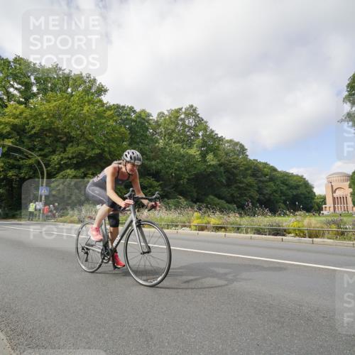 14.09.2025 - Stadtparktriathlon Michael Burmester http://msf.ph/oto/8893008 14.09.2025 11:34:02 Radfahren 911, 942, 1015, 1036 meine-sportfotos.de